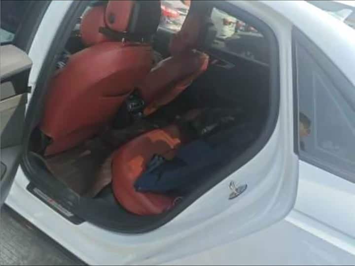 Фото 5 - Audi A4L