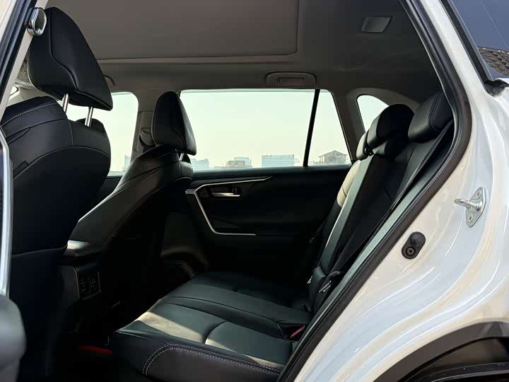 Фото 8 - Toyota Wildlander