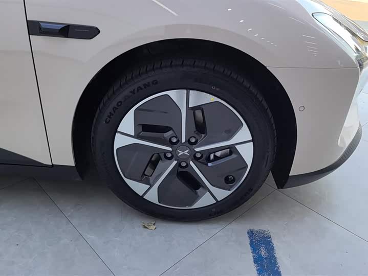 Фото 6 - XPeng Mona M03