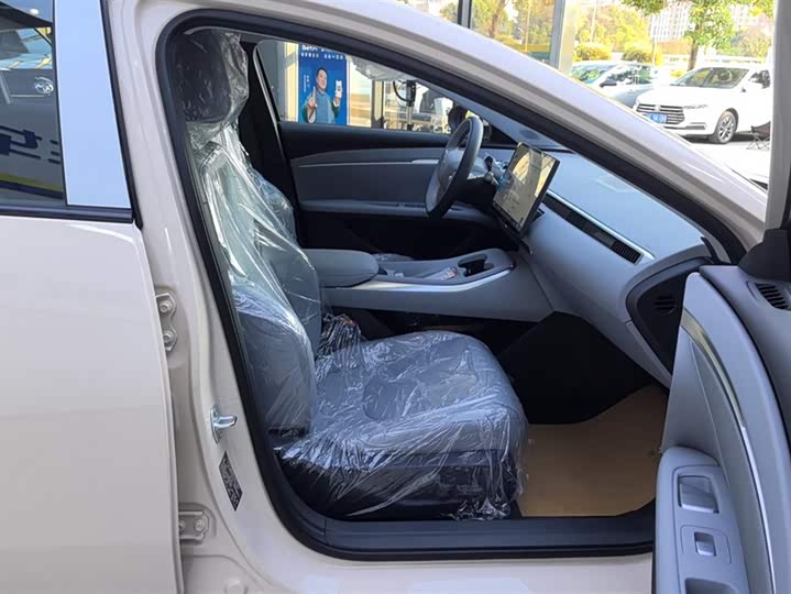 Фото 8 - XPeng Mona M03