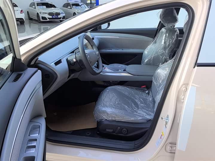 Фото 9 - XPeng Mona M03