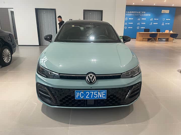 Photo 2 - Volkswagen Passat