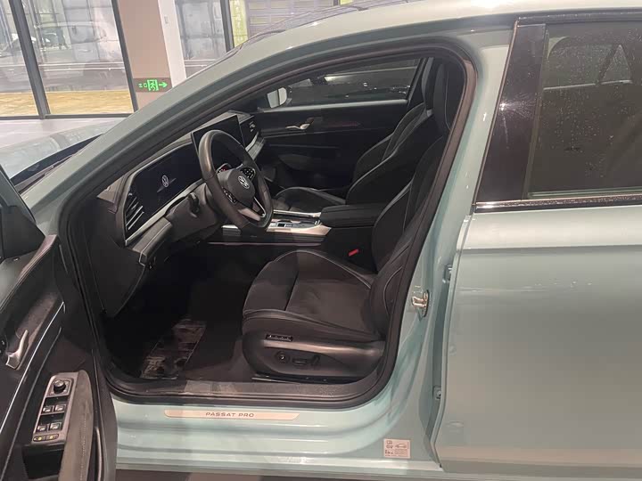 Photo 7 - Volkswagen Passat