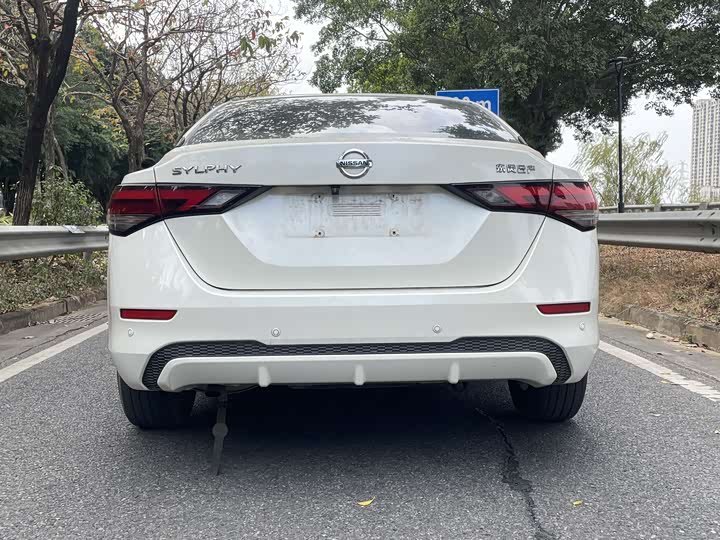 Фото 9 - Nissan Sylphy