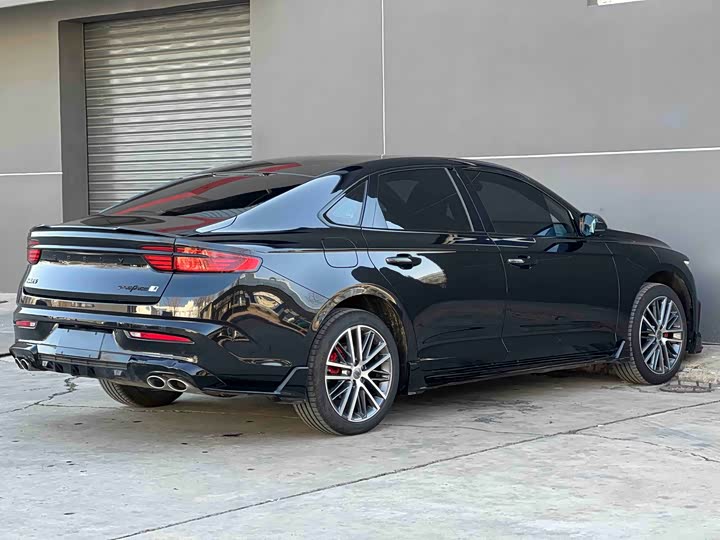 Фото 4 - Geely Preface