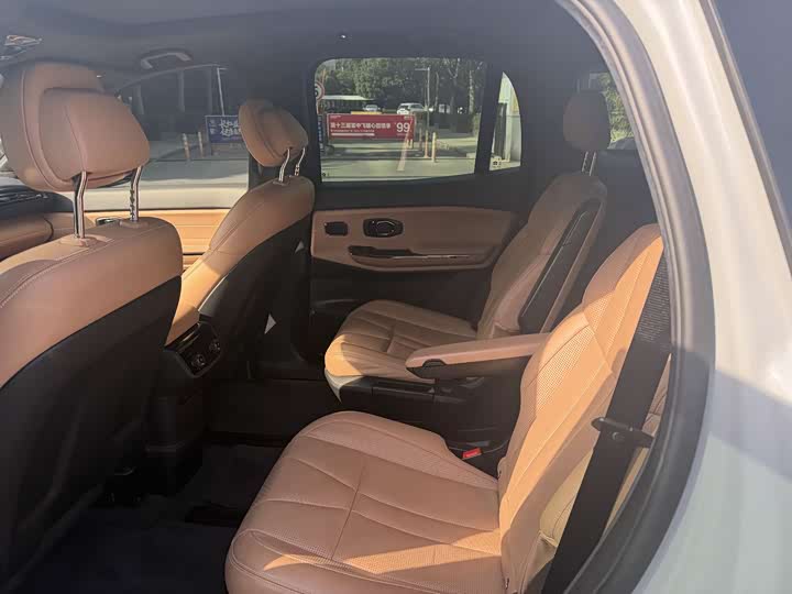 Фото 7 - Nio ES8