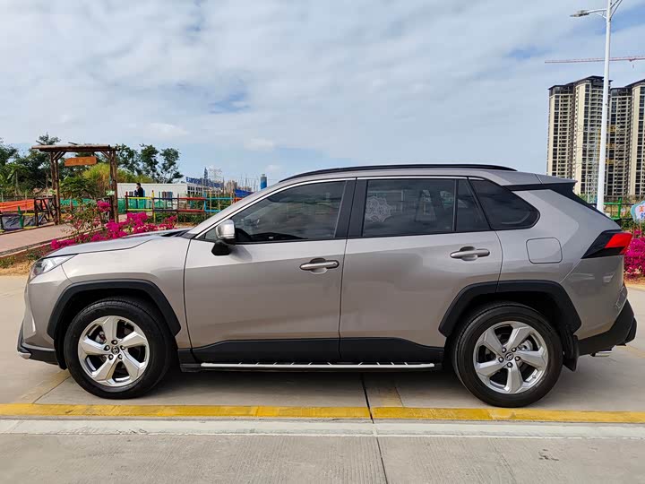 Фото 3 - Toyota RAV4