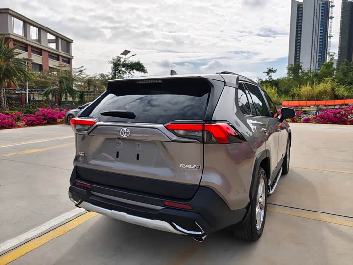 Фото 5 - Toyota RAV4