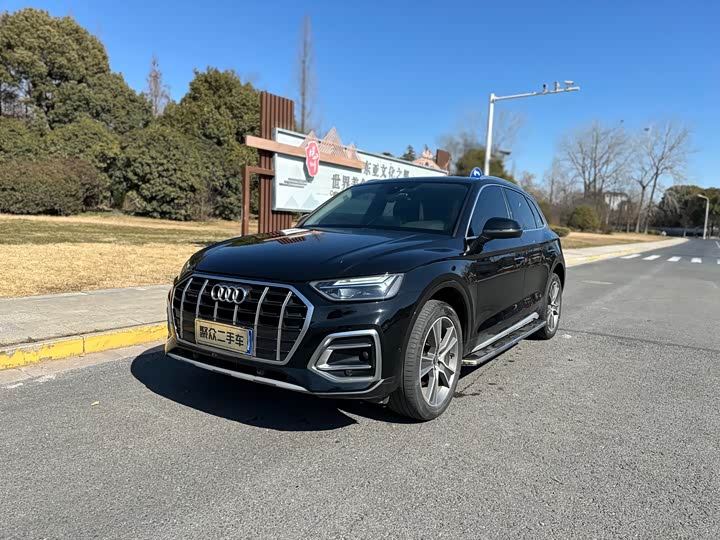 Фото 1 - Audi Q5L