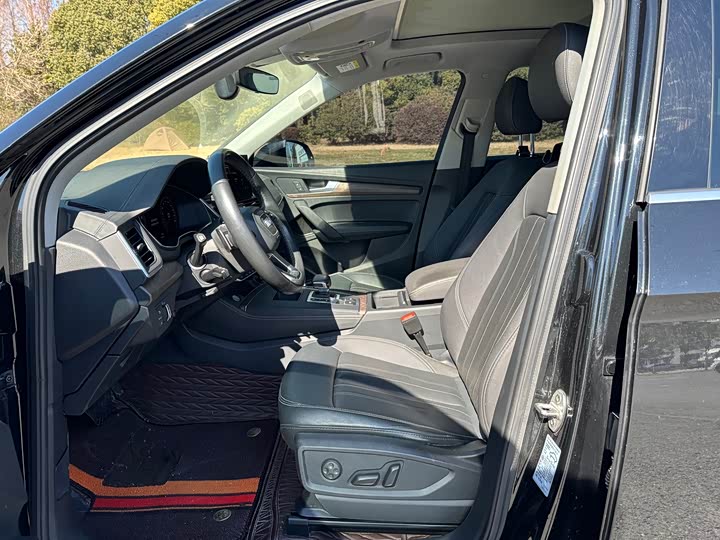 Фото 7 - Audi Q5L