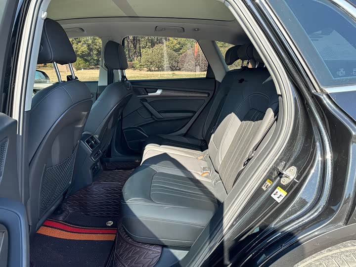 Фото 9 - Audi Q5L