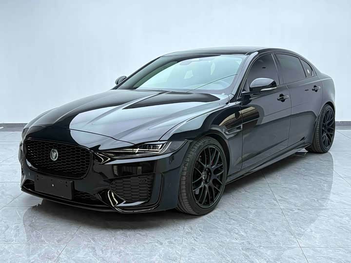 Фото 1 - Jaguar XE L