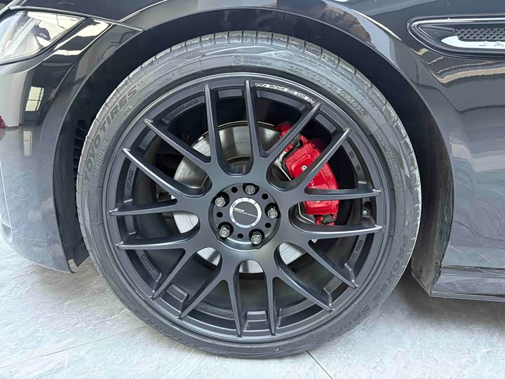 Фото 7 - Jaguar XE L