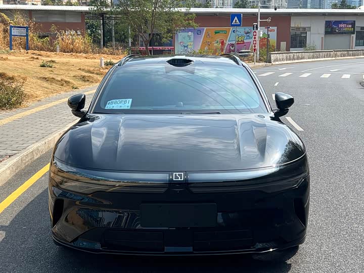 Фото 2 - Zeekr 007