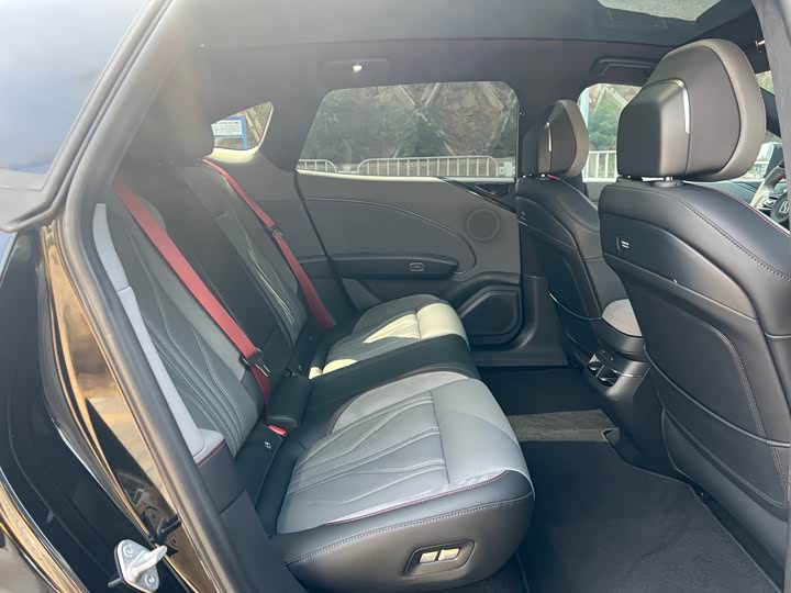 Фото 6 - Zeekr 007