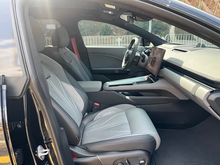 Фото 7 - Zeekr 007