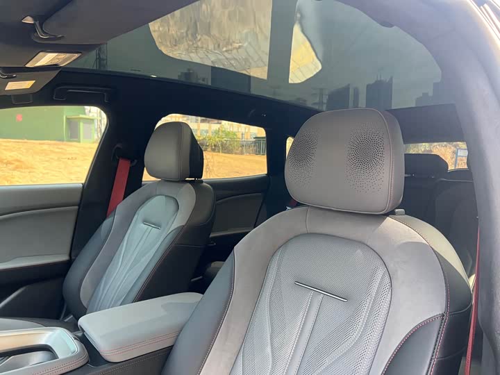 Фото 9 - Zeekr 007