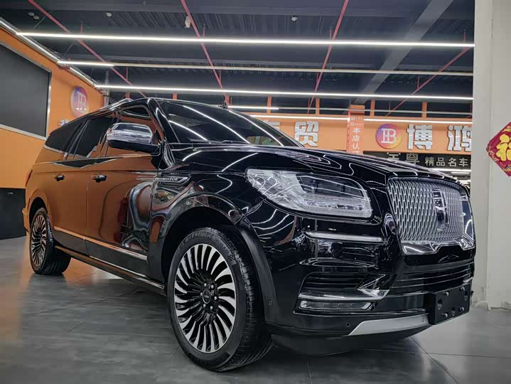 Фото 3 - Lincoln Navigator