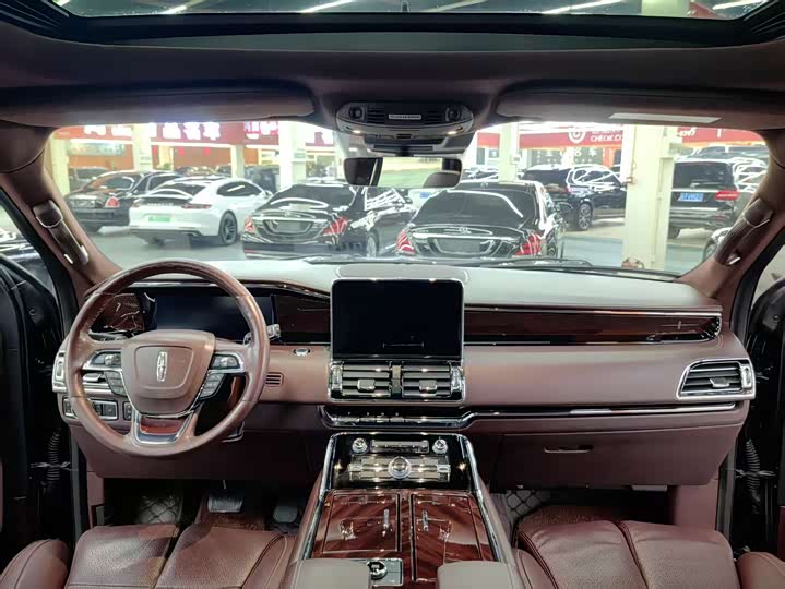 Фото 5 - Lincoln Navigator