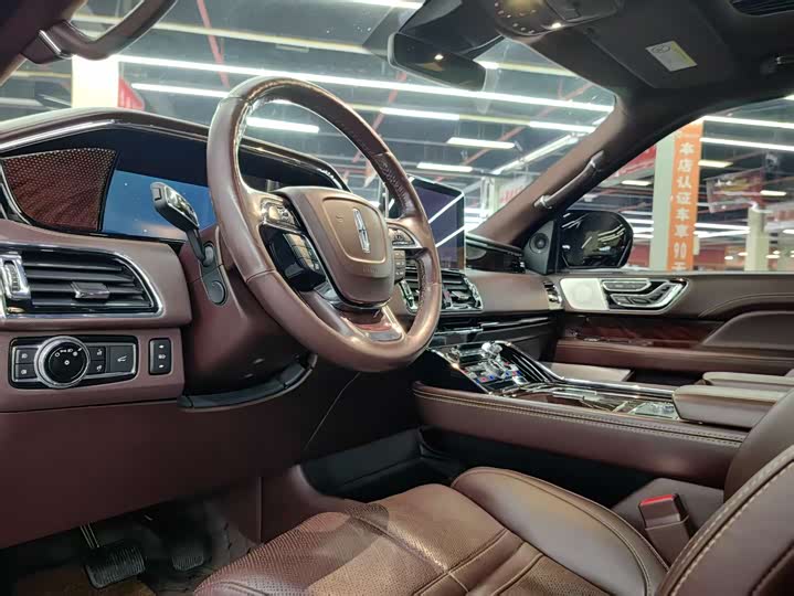 Фото 6 - Lincoln Navigator