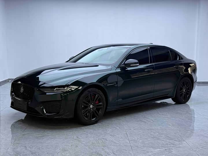 Фото 1 - Jaguar XE L