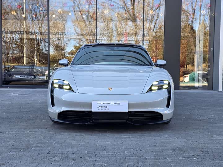 Фото 2 - Porsche Taycan