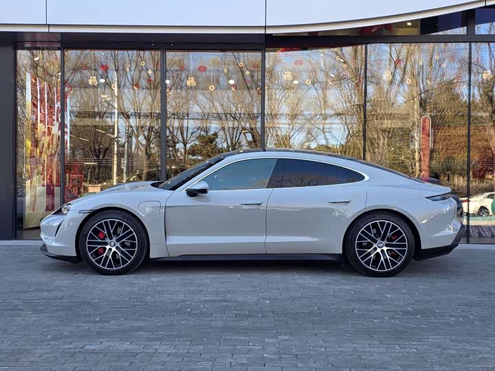 Фото 3 - Porsche Taycan