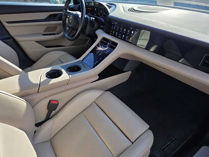 Фото 9 - Porsche Taycan