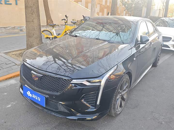 Фото 1 - Cadillac CT4