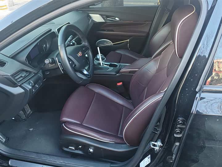 Фото 9 - Cadillac CT4