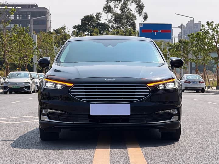 Фото 2 - Ford Taurus