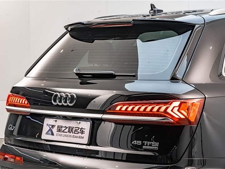 Фото 8 - Audi Q7