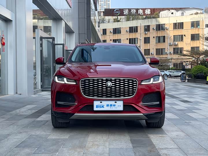 Фото 2 - Jaguar F-Pace