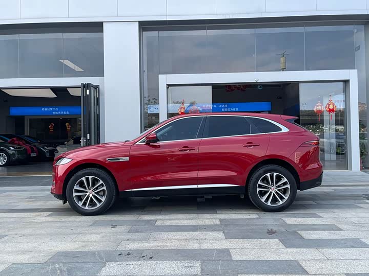 Фото 3 - Jaguar F-Pace