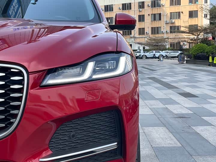 Фото 4 - Jaguar F-Pace