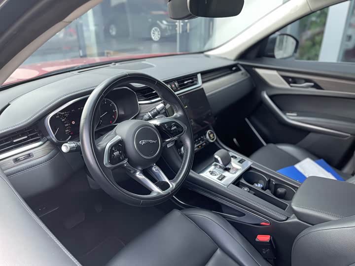 Фото 9 - Jaguar F-Pace