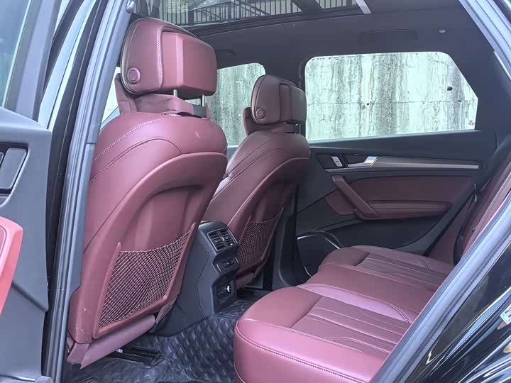 Фото 9 - Audi Q5L