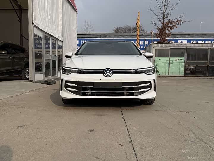 Фото 2 - Volkswagen Golf