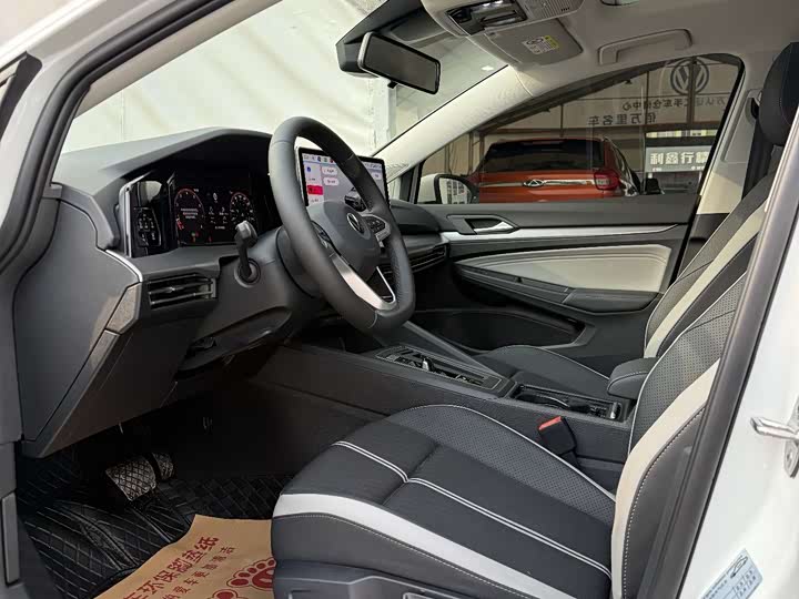 Фото 4 - Volkswagen Golf