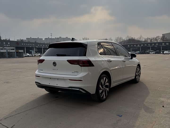 Фото 7 - Volkswagen Golf