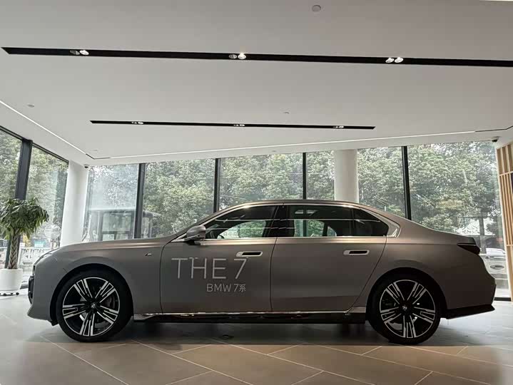 Фото 3 - BMW 7 Series