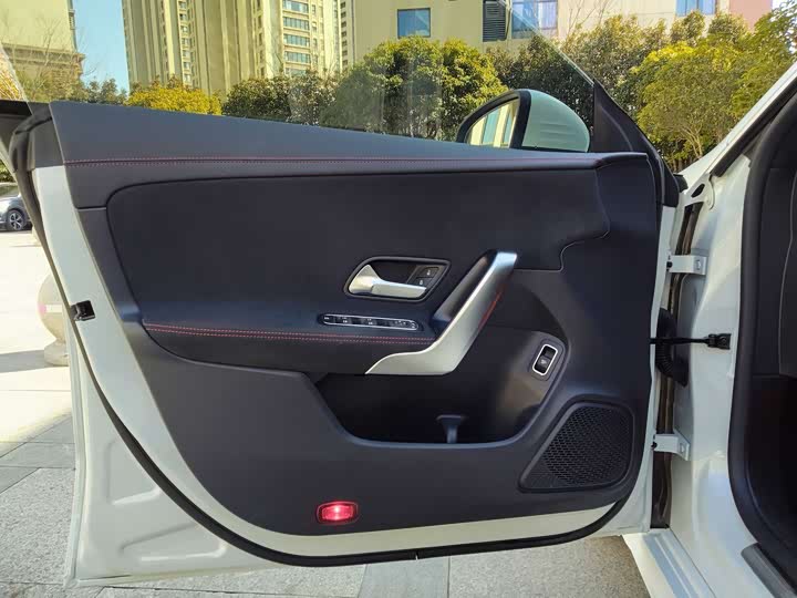 Фото 8 - Mercedes-Benz CLA-Class