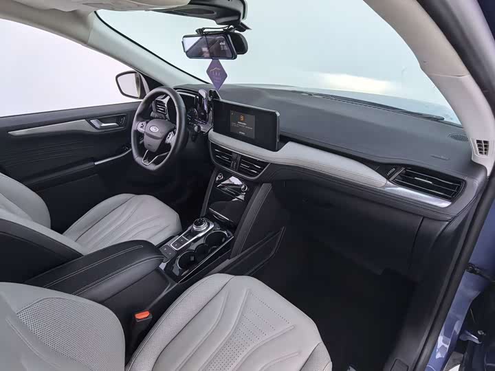 Photo 4 - Ford Escape