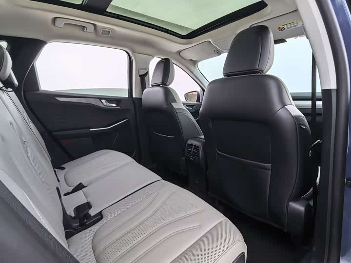 Photo 6 - Ford Escape