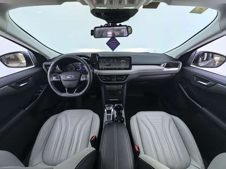 Photo 7 - Ford Escape