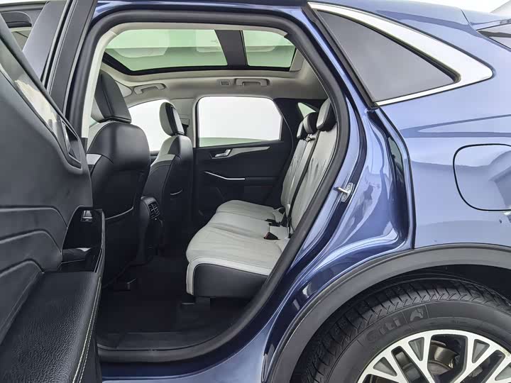 Photo 9 - Ford Escape