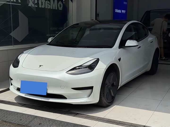 Фото 1 - Tesla Model 3