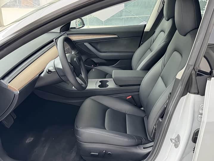 Фото 6 - Tesla Model 3