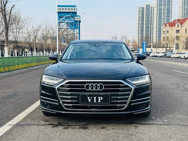 Фото 3 - Audi A8