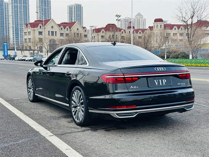 Фото 5 - Audi A8